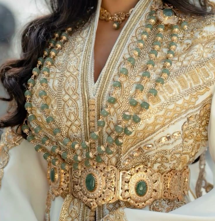 caftan marier, avec collier vert d'eau