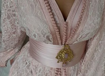 caftan dentelle rose poudrer